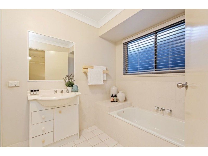 11 Greenock Place, Ferny Grove QLD 4055