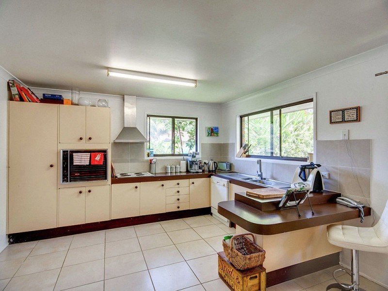 6 Nyora Street, Everton Hills QLD 4053