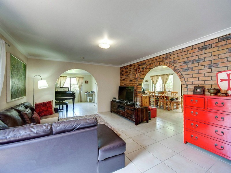 6 Nyora Street, Everton Hills QLD 4053