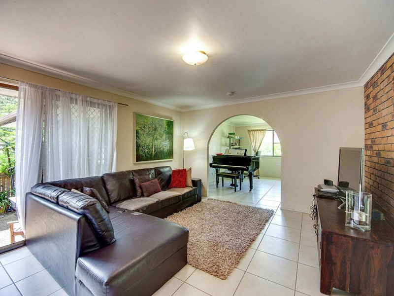 6 Nyora Street, Everton Hills QLD 4053
