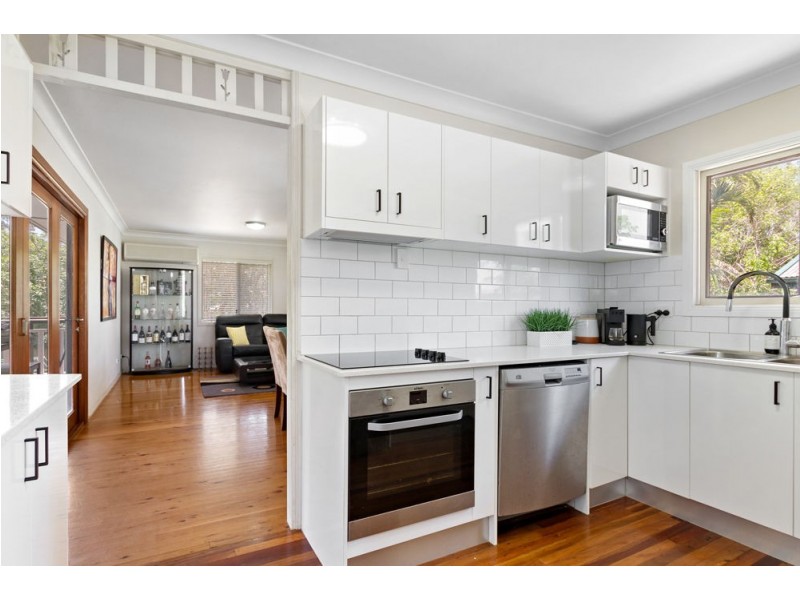 10 Burloo Crescent, Ferny Hills QLD 4055