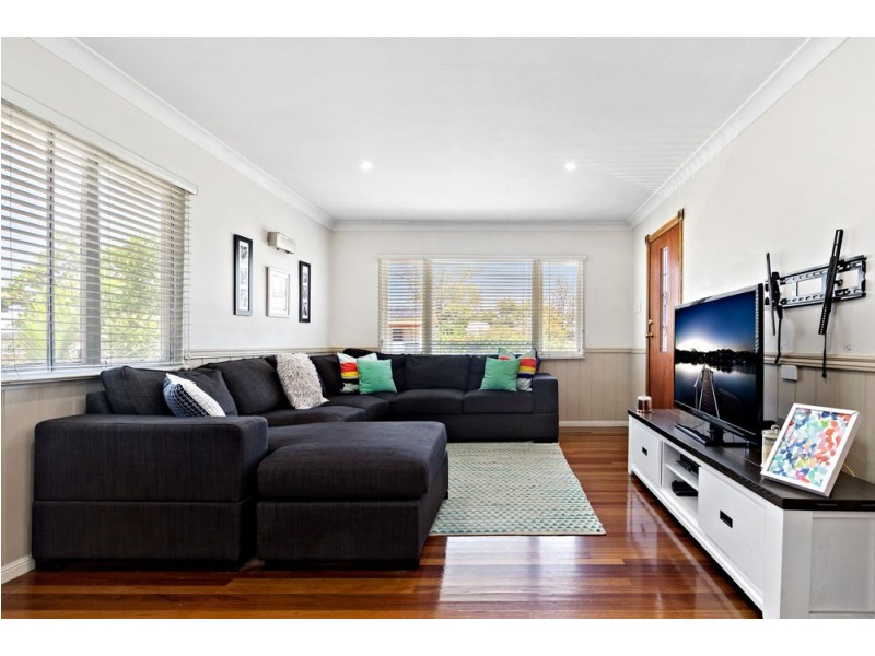 10 Burloo Crescent, Ferny Hills QLD 4055