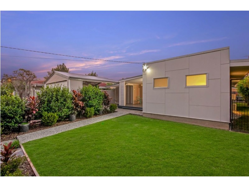 7 Dinterra Avenue, Ferny Hills QLD 4055
