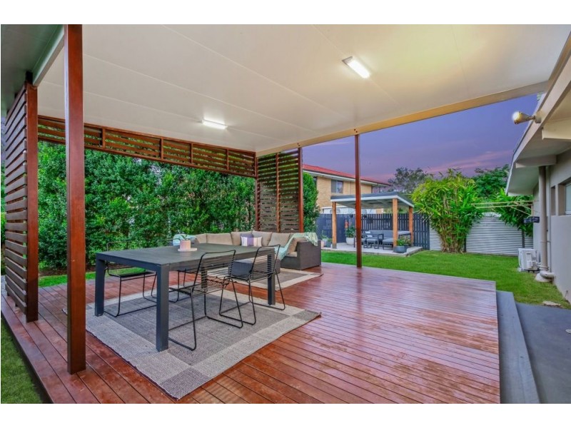 7 Dinterra Avenue, Ferny Hills QLD 4055