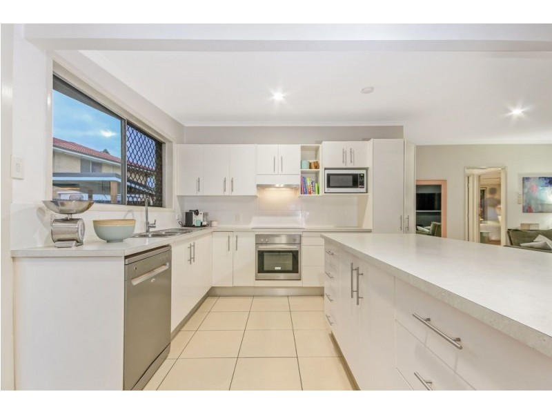 7 Dinterra Avenue, Ferny Hills QLD 4055