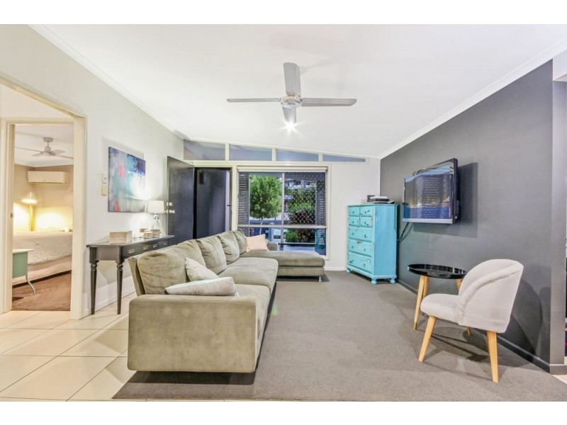 7 Dinterra Avenue, Ferny Hills QLD 4055