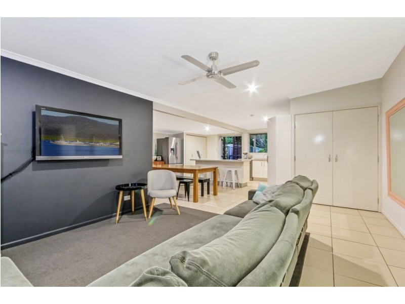7 Dinterra Avenue, Ferny Hills QLD 4055