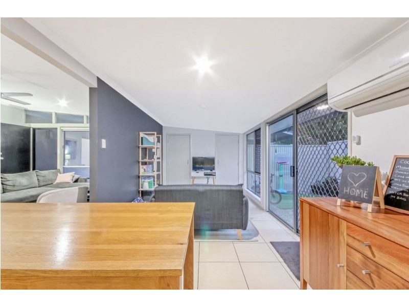 7 Dinterra Avenue, Ferny Hills QLD 4055