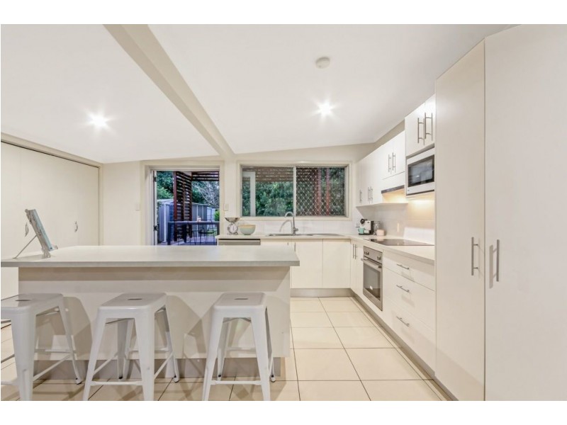 7 Dinterra Avenue, Ferny Hills QLD 4055