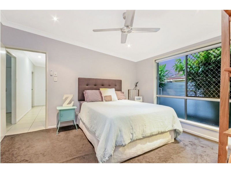 7 Dinterra Avenue, Ferny Hills QLD 4055