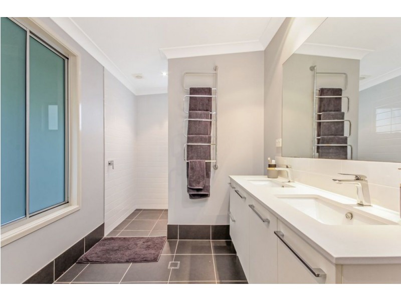 7 Dinterra Avenue, Ferny Hills QLD 4055