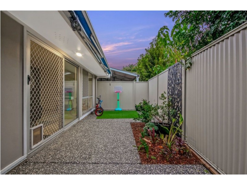 7 Dinterra Avenue, Ferny Hills QLD 4055