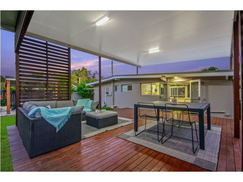 7 Dinterra Avenue, Ferny Hills QLD 4055