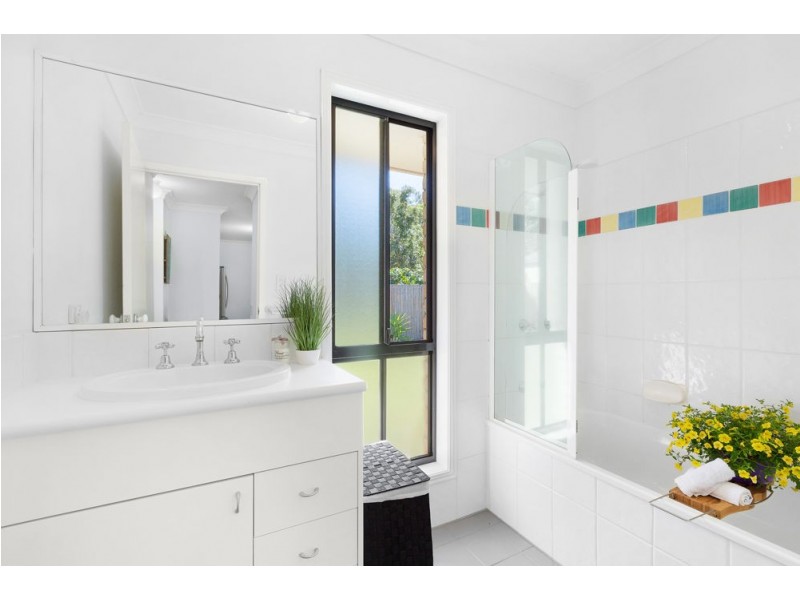 7 Pinewood Street, Wynnum West QLD 4178