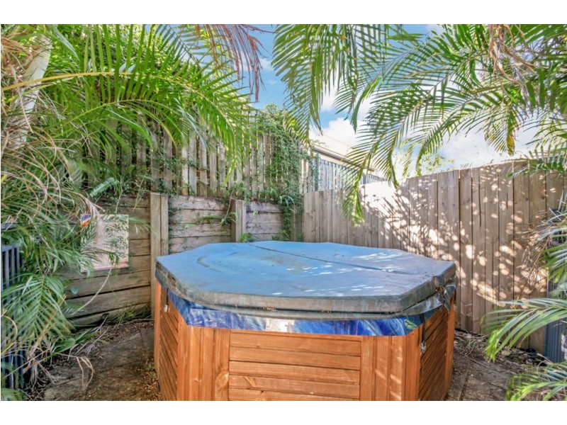 7 Benton Close, The Gap QLD 4061
