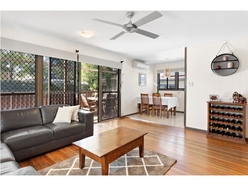 51 Yanderra Avenue, Arana Hills QLD 4054