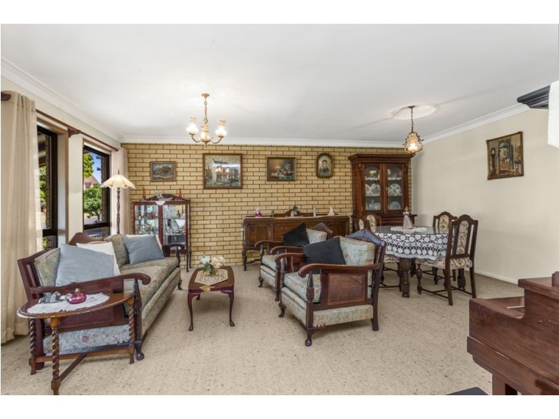 17 Centurion Street, Bridgeman Downs QLD 4035