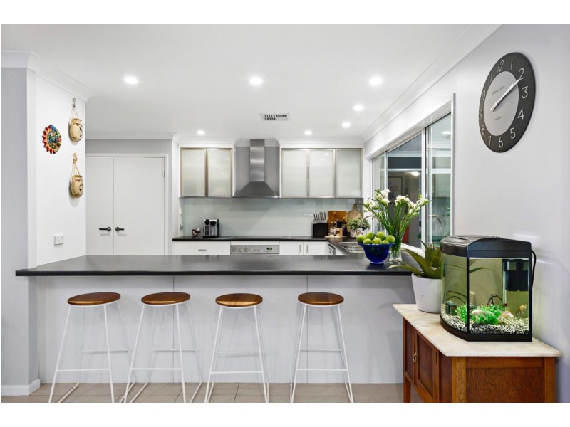 8 Confluence Court, Eatons Hill QLD 4037