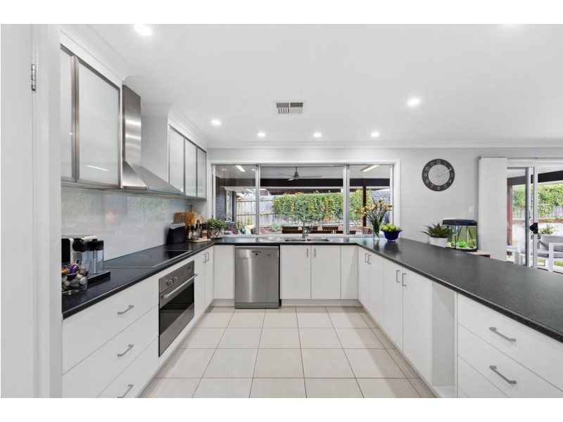 8 Confluence Court, Eatons Hill QLD 4037