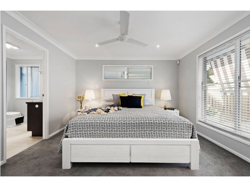 8 Confluence Court, Eatons Hill QLD 4037