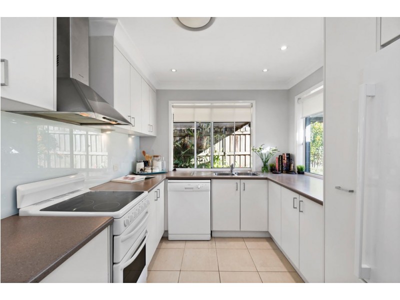 8 Confluence Court, Eatons Hill QLD 4037