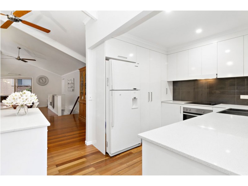 15 Yathong Court, Arana Hills QLD 4054