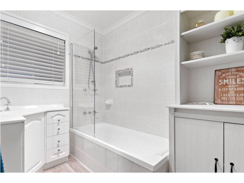 15 Yathong Court, Arana Hills QLD 4054