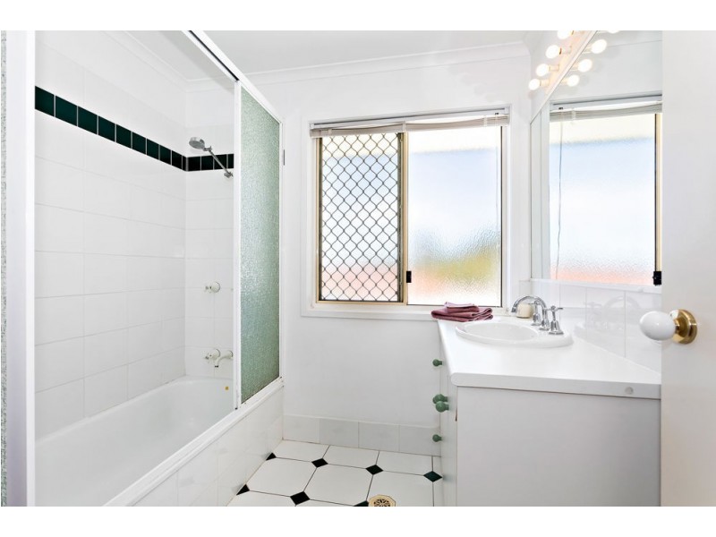30 Listonia Drive, Albany Creek QLD 4035
