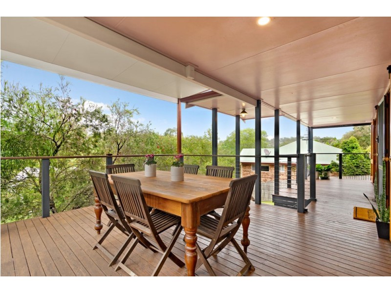 4 Glenwood Place, Ferny Hills QLD 4055