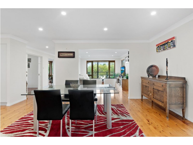 4 Glenwood Place, Ferny Hills QLD 4055