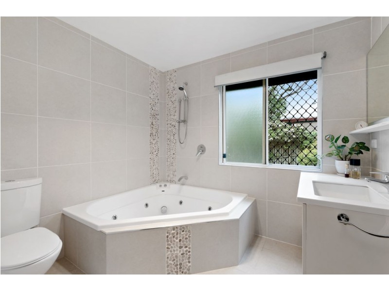 4 Glenwood Place, Ferny Hills QLD 4055