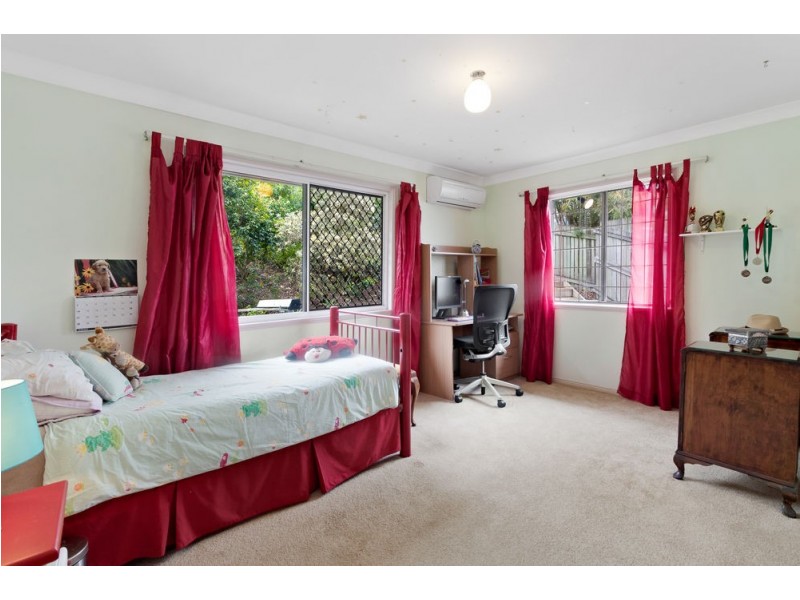 4 Glenwood Place, Ferny Hills QLD 4055