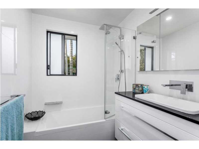 10 Elaroo Crescent, Ferny Hills QLD 4055