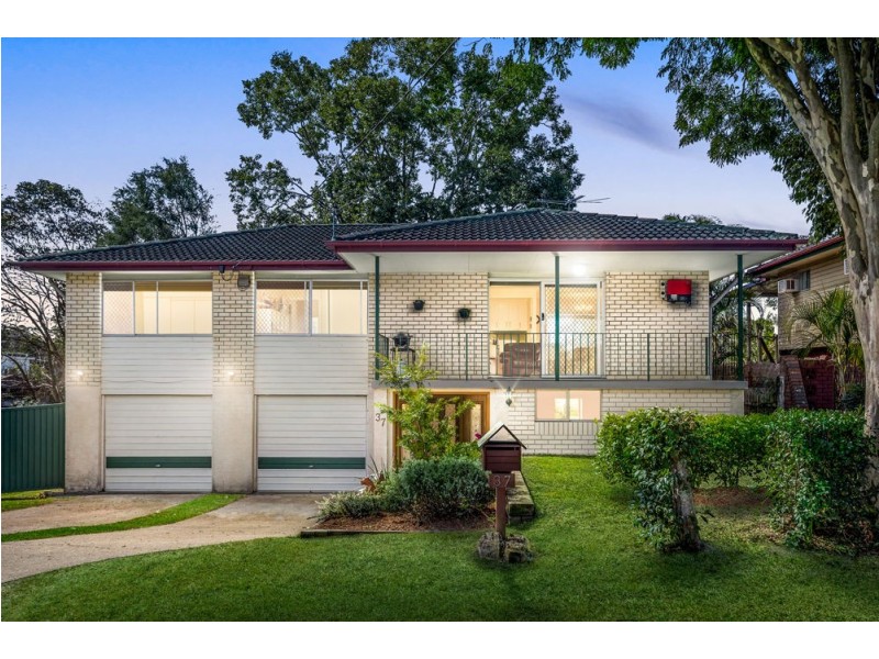 37 Caesar Road, Ferny Hills QLD 4055