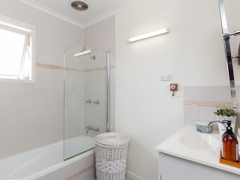 15 Eidsvold Street, Keperra QLD 4054