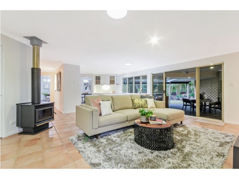 2 Midwood Court, Samford Valley QLD 4520