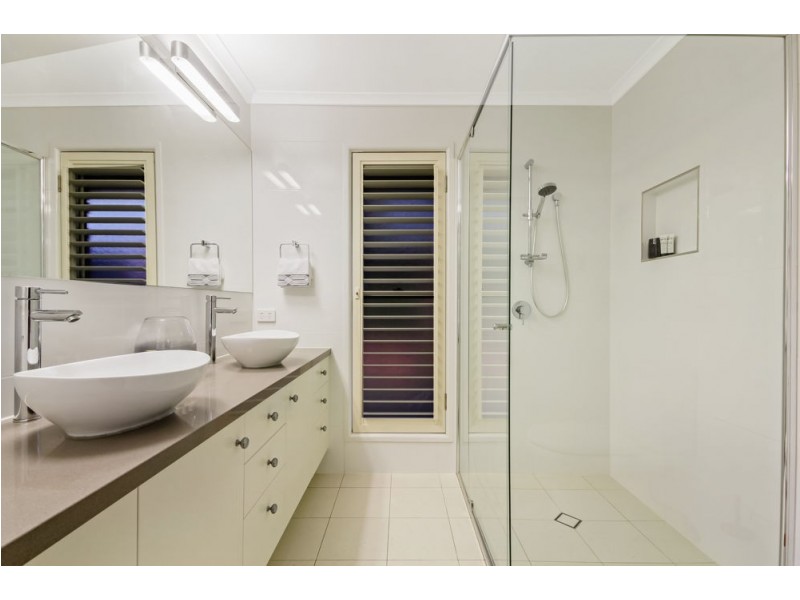 2 Midwood Court, Samford Valley QLD 4520