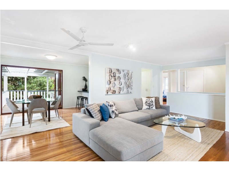 16 Dinterra Avenue, Ferny Hills QLD 4055