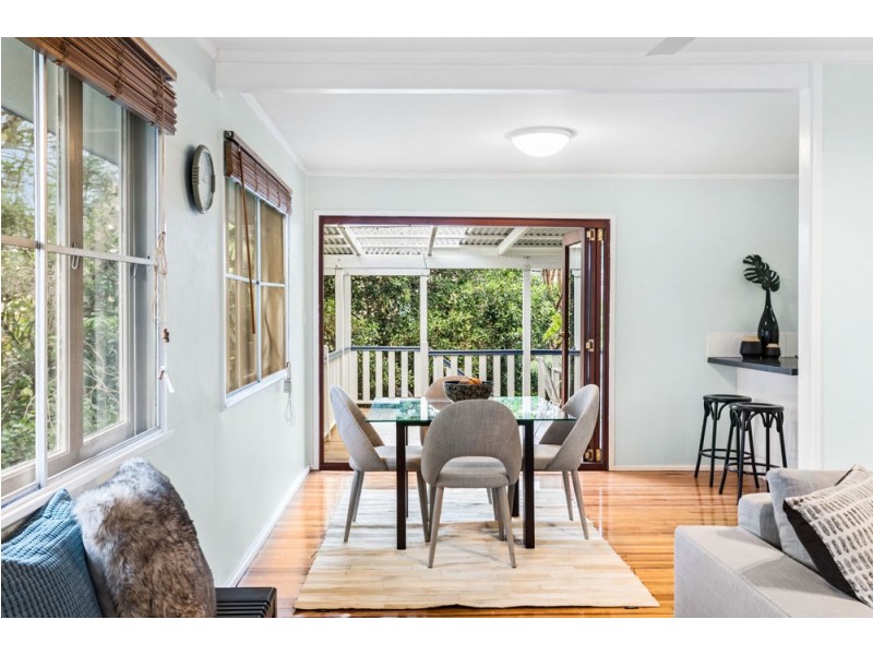 16 Dinterra Avenue, Ferny Hills QLD 4055