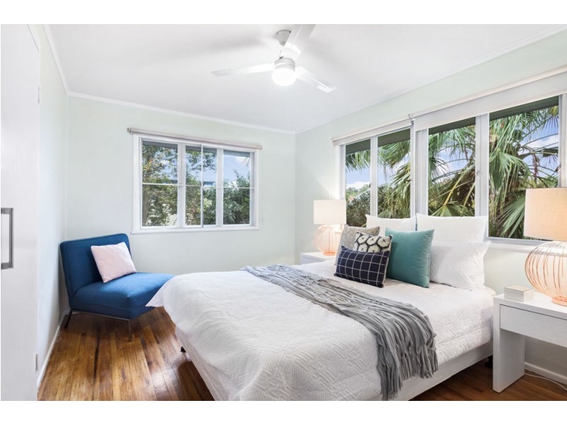 16 Dinterra Avenue, Ferny Hills QLD 4055