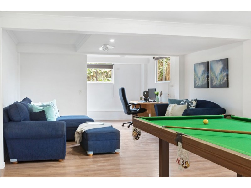 16 Dinterra Avenue, Ferny Hills QLD 4055