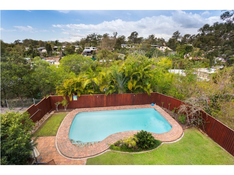 26 Yingally Drive, Arana Hills QLD 4054