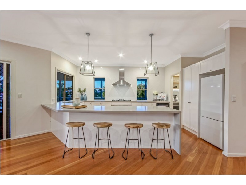 7 Dellwood Court, Ferny Hills QLD 4055