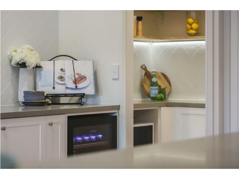 7 Dellwood Court, Ferny Hills QLD 4055