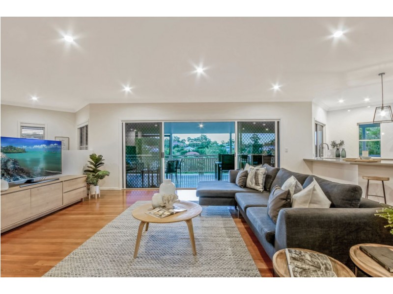 7 Dellwood Court, Ferny Hills QLD 4055