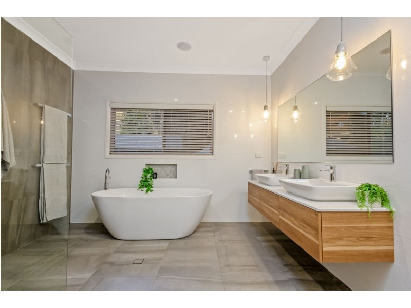 7 Dellwood Court, Ferny Hills QLD 4055