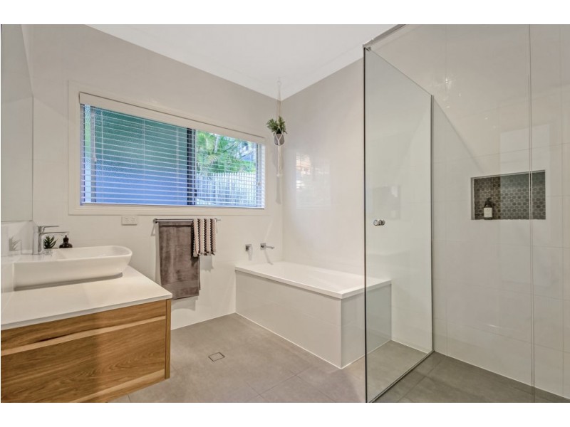 7 Dellwood Court, Ferny Hills QLD 4055