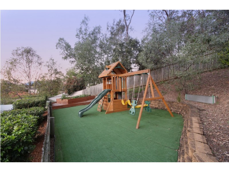 7 Dellwood Court, Ferny Hills QLD 4055