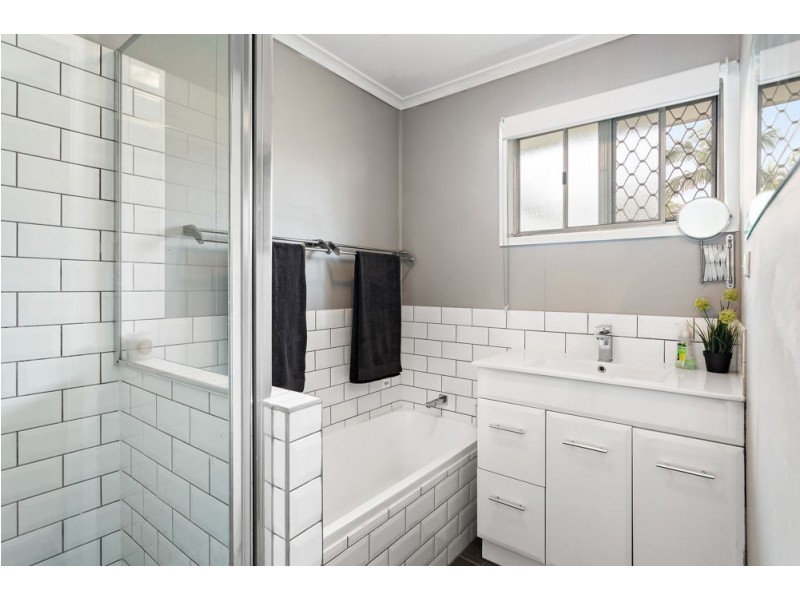 10 Crosby Avenue, Arana Hills QLD 4054