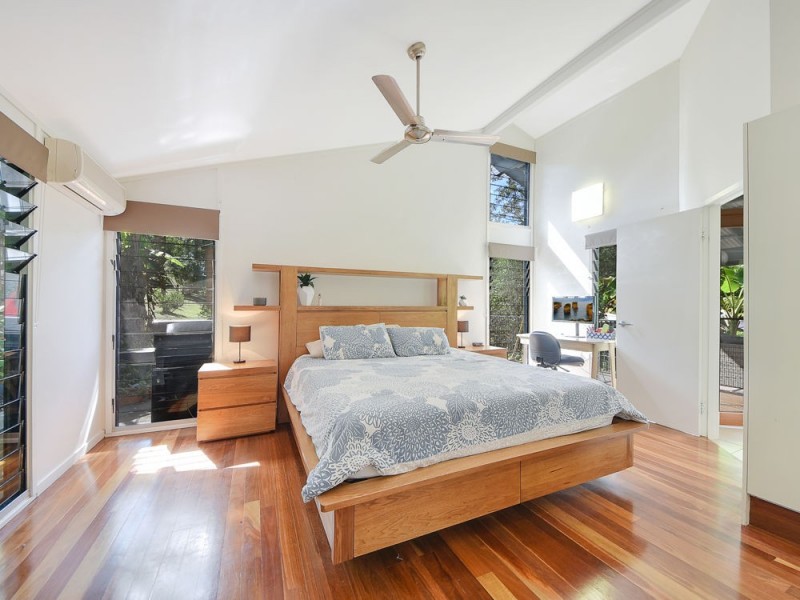 8 Narrien Court, Samford Village QLD 4520